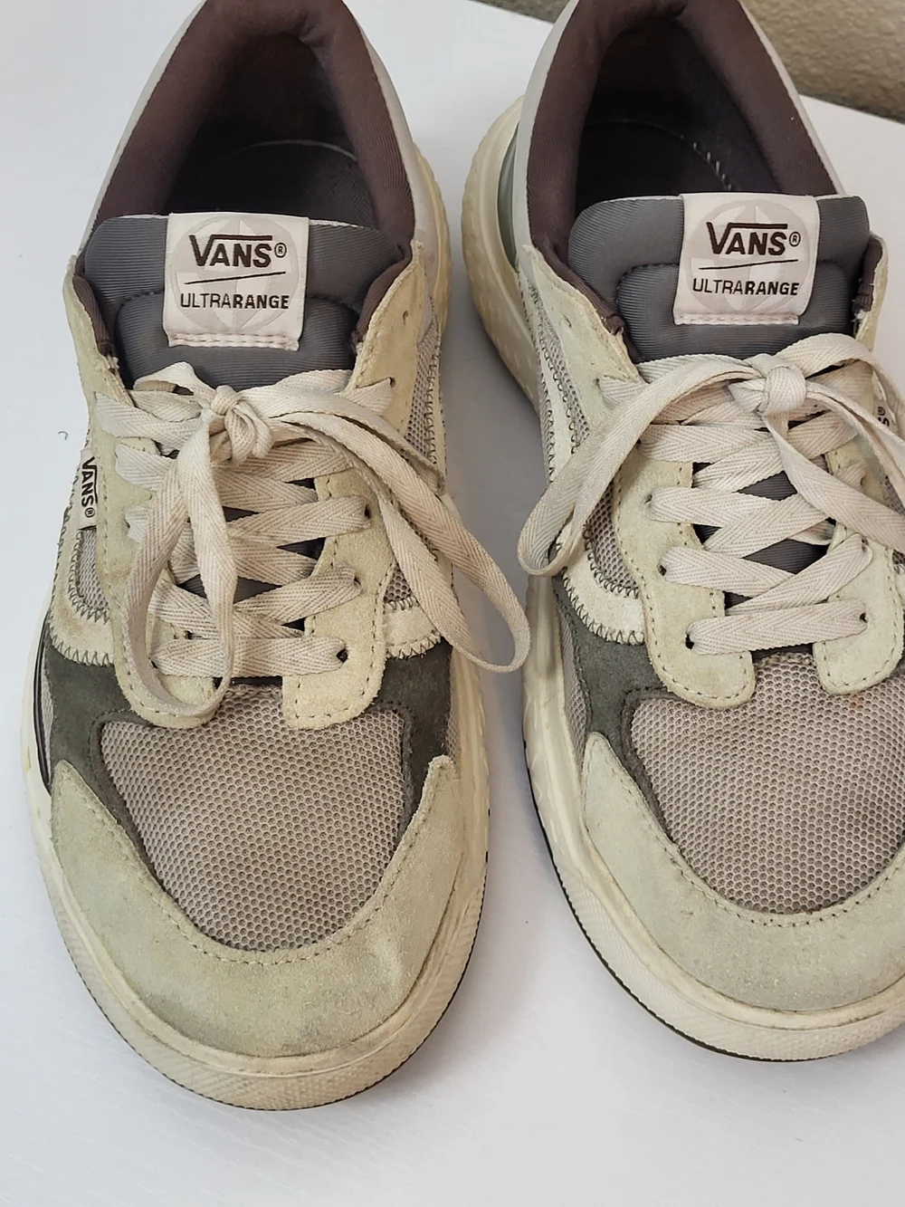 Vans UltraRange Men’s Sneakers in Beige and Gray 9.5